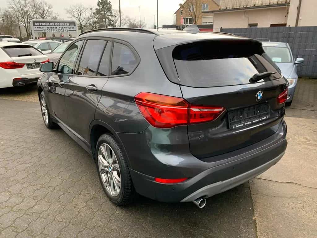 BMW X1 sDrive 18 i Automatik Sport Lederenkrad 08/2017-photo-1