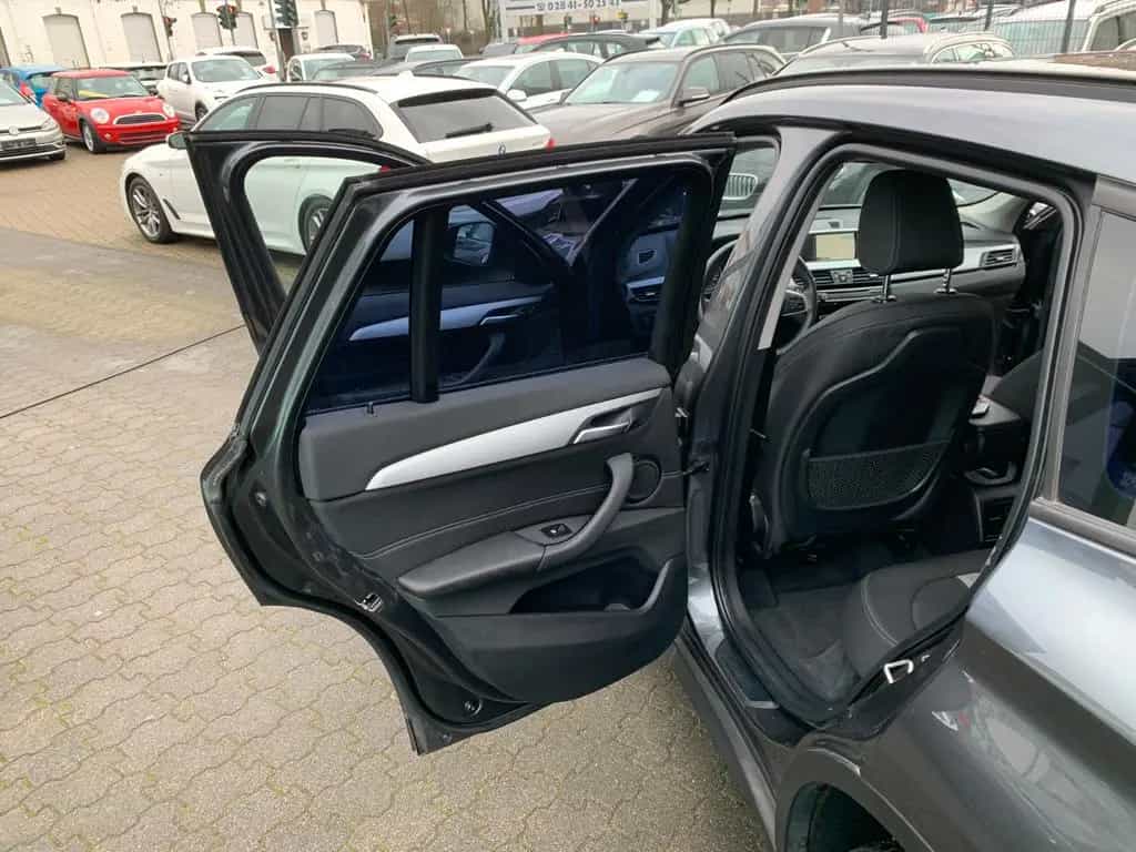 BMW X1 sDrive 18 i Automatik Sport Lederenkrad 08/2017-photo-10
