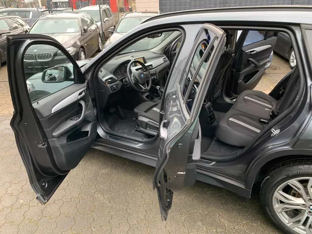 BMW X1 sDrive 18 i Automatik Sport Lederenkrad 08/2017-photo-11