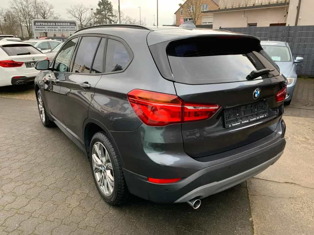 BMW X1 sDrive 18 i Automatik Sport Lederenkrad 08/2017-photo-18