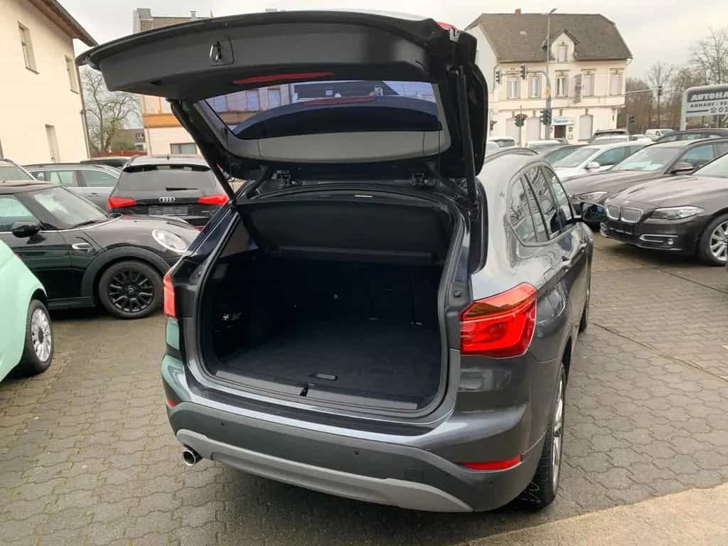 BMW X1 sDrive 18 i Automatik Sport Lederenkrad 08/2017-photo-19