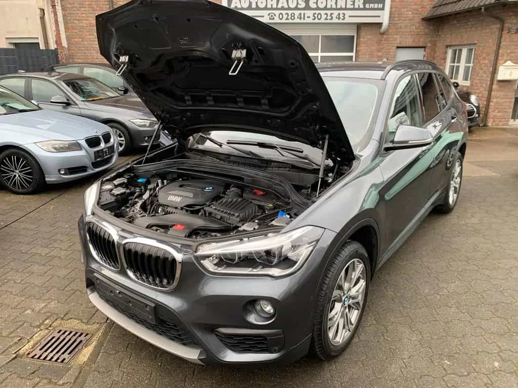 BMW X1 sDrive 18 i Automatik Sport Lederenkrad 08/2017-photo-22