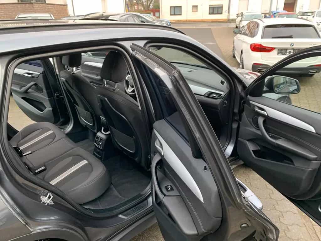 BMW X1 sDrive 18 i Automatik Sport Lederenkrad 08/2017-photo-4