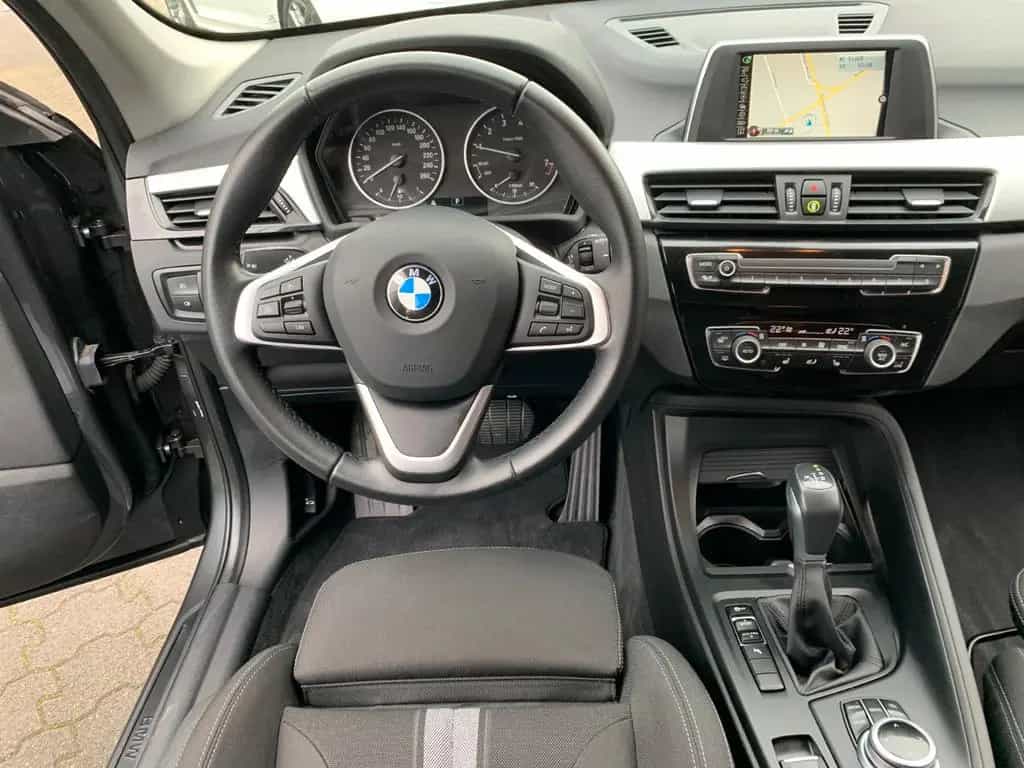 BMW X1 sDrive 18 i Automatik Sport Lederenkrad 08/2017-photo-5