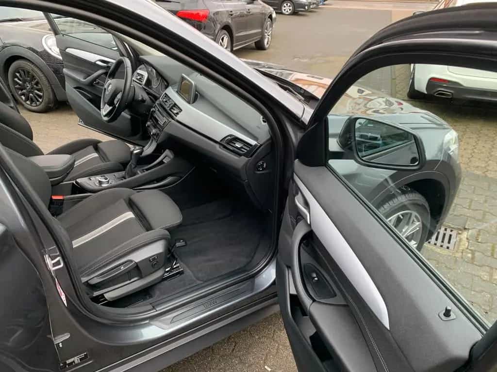 BMW X1 sDrive 18 i Automatik Sport Lederenkrad 08/2017-photo-6