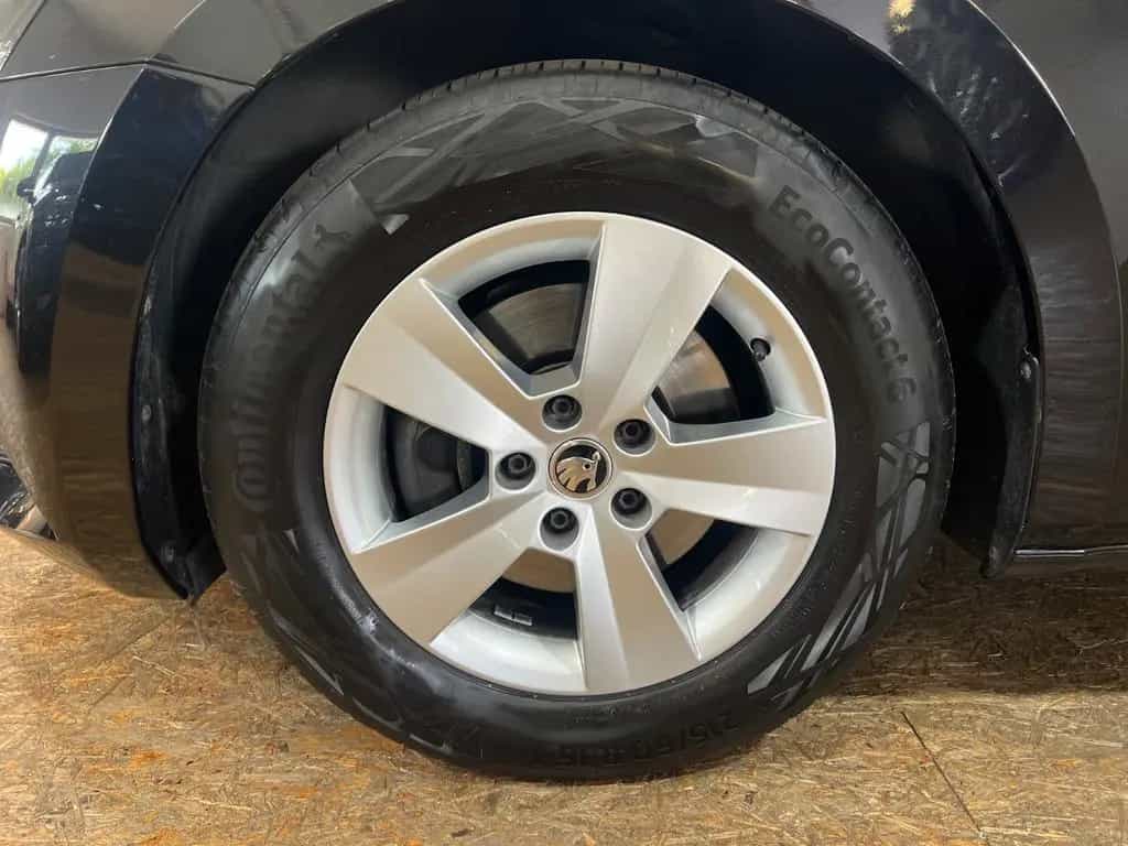 Skoda Superb Combi 2.0TDI DSG/GRA/SHZ/PDC/LED 04/2022-photo-1