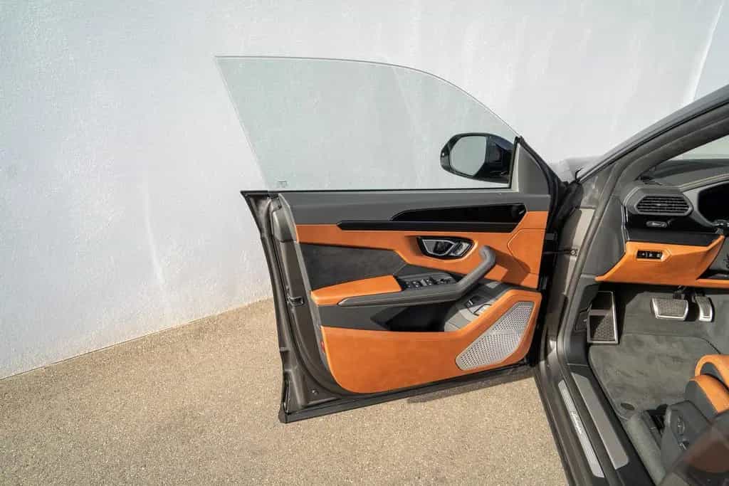 Lamborghini Urus S 23" B&O PANO MASSAGE NACHTSICHT PARK-PAKE 04/2023-photo-19
