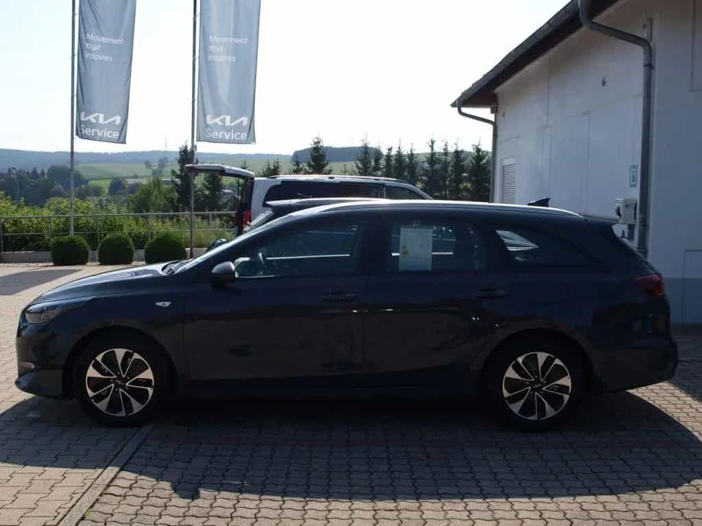 Kia Ceed SW 1.5T DCT7 OPF NAVI KAMERA ALU SHZG 08/2025-photo-1