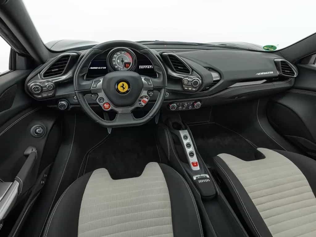 Ferrari 488 GTB TAILOR MADE 70 ANNI 01/2018-photo-12