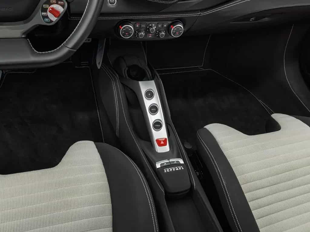 Ferrari 488 GTB TAILOR MADE 70 ANNI 01/2018-photo-13
