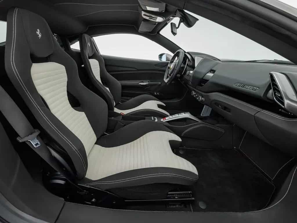 Ferrari 488 GTB TAILOR MADE 70 ANNI 01/2018-photo-16