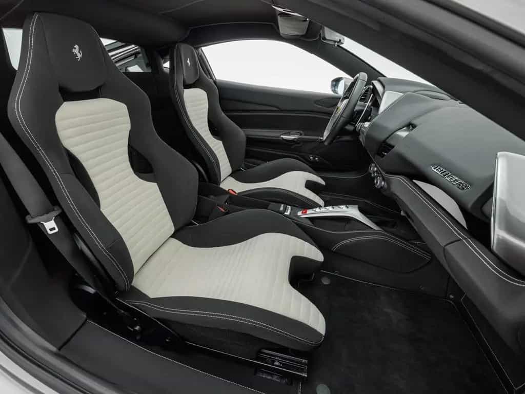 Ferrari 488 GTB TAILOR MADE 70 ANNI 01/2018-photo-17