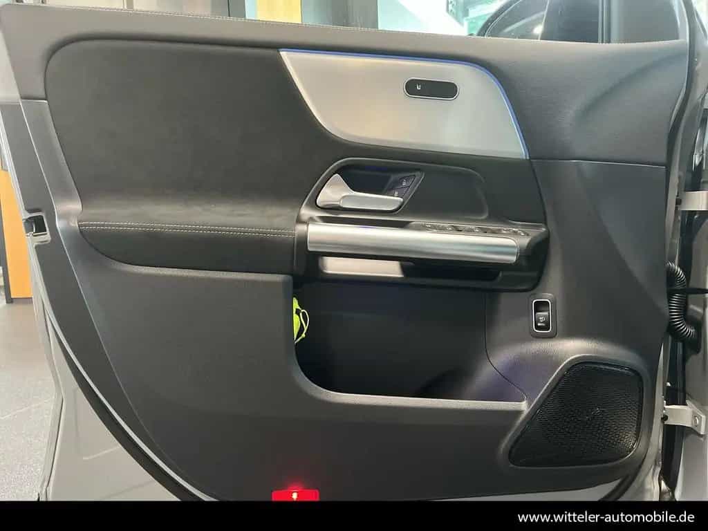 Mercedes-Benz GLA 180 AMG-Line AHK/LED/Kamera/Night/Distronic 08/2025-photo-16