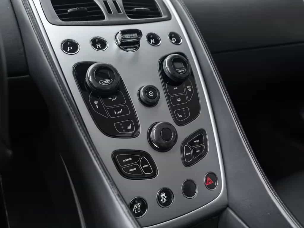 Aston Martin Vanquish 01/2014-photo-10