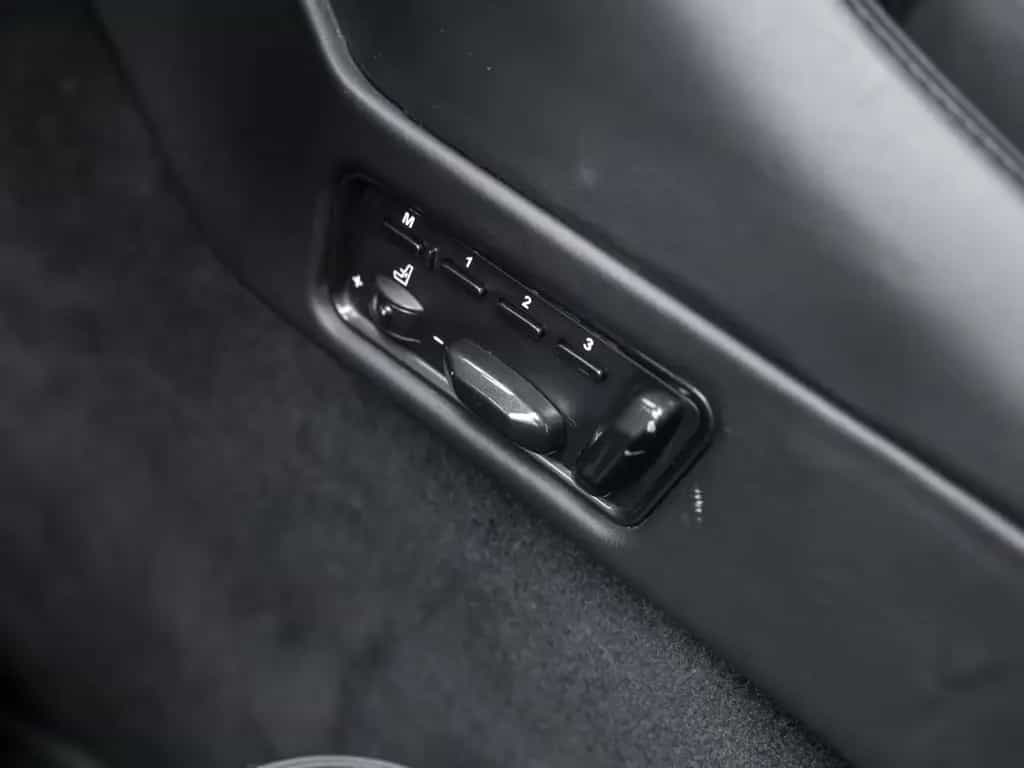 Aston Martin Vanquish 01/2014-photo-11
