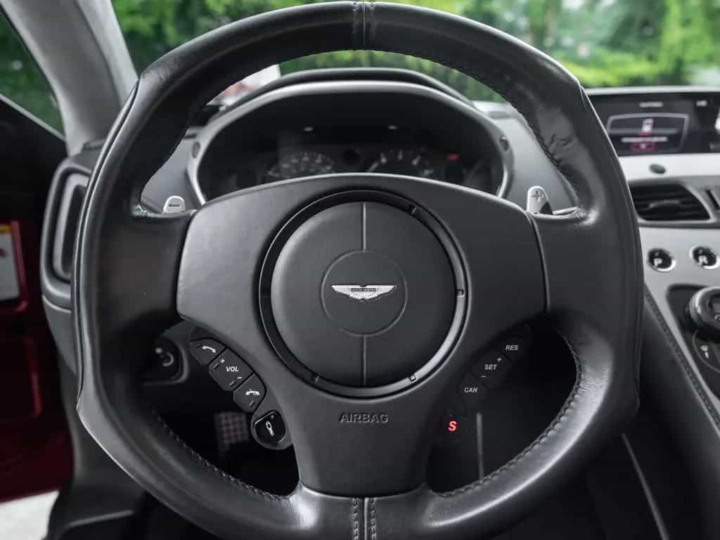 Aston Martin Vanquish 01/2014-photo-14
