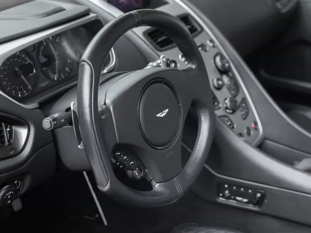 Aston Martin Vanquish 01/2014-photo-20