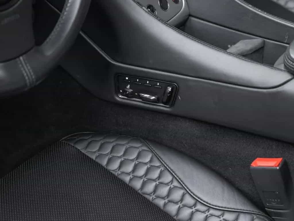 Aston Martin Vanquish 01/2014-photo-21
