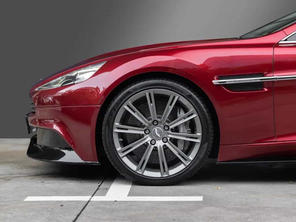 Aston Martin Vanquish 01/2014-photo-26