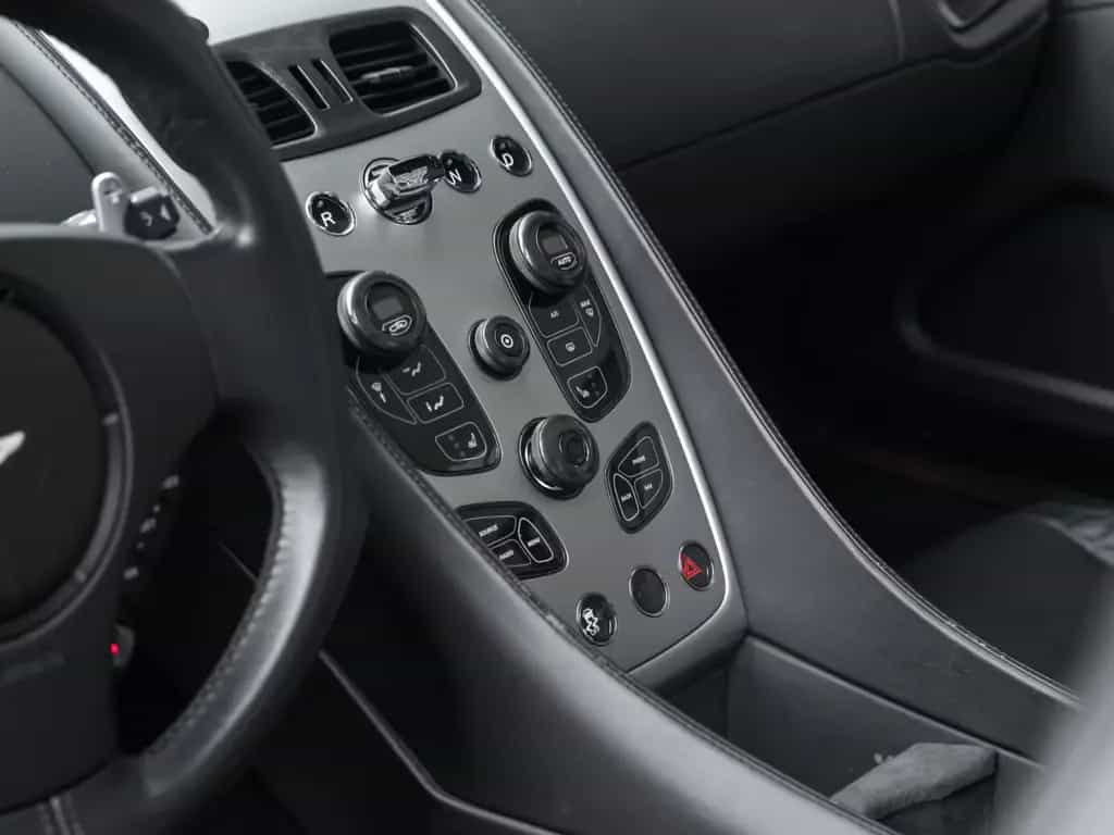 Aston Martin Vanquish 01/2014-photo-9