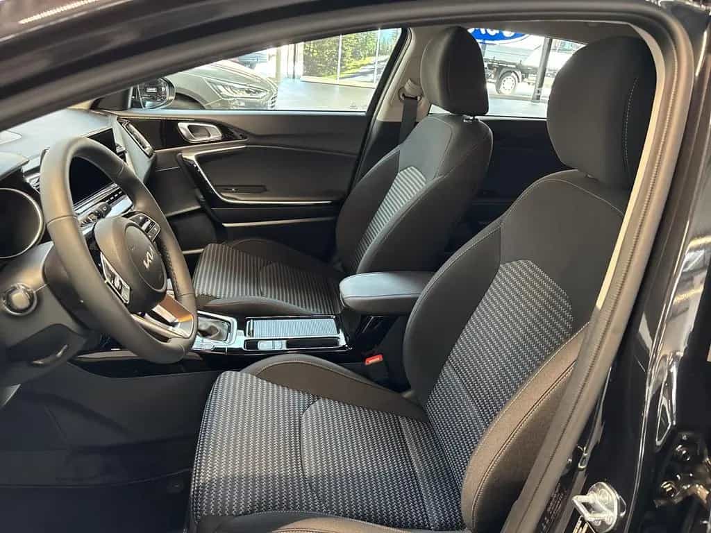 Kia Ceed Ultimate Edition 1.5T 48V DCT *7 Jahre Kia 01/2026-photo-9