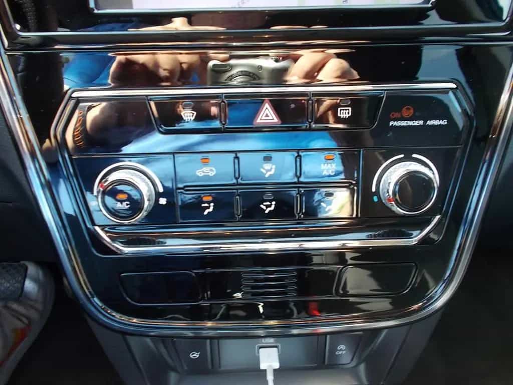 Ssangyong Tivoli 1.5 T Amber  Klima Kamera Tempomat PDC 04/2023-photo-24
