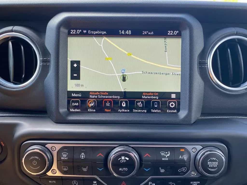 Jeep Wrangler UNLIMITED SAHARA SKY ONE KAMERA+NAVI 12/2020-photo-17