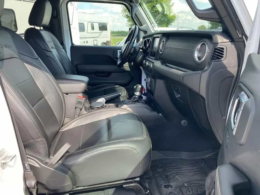 Jeep Wrangler UNLIMITED SAHARA SKY ONE KAMERA+NAVI 12/2020-photo-25