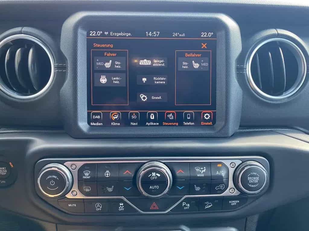 Jeep Wrangler UNLIMITED SAHARA SKY ONE KAMERA+NAVI 12/2020-photo-31