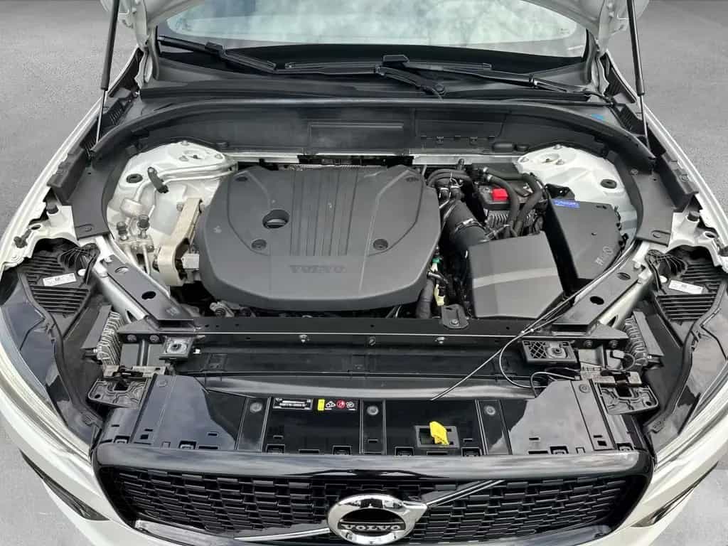 Volvo XC60 R Design 2WD B4 AHK Leder Digitales Cockpit 08/2021-photo-13