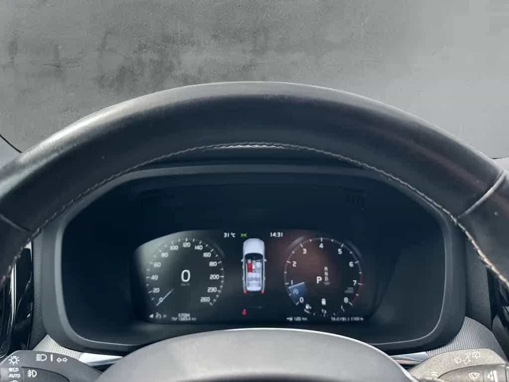 Volvo XC60 R Design 2WD B4 AHK Leder Digitales Cockpit 08/2021-photo-15