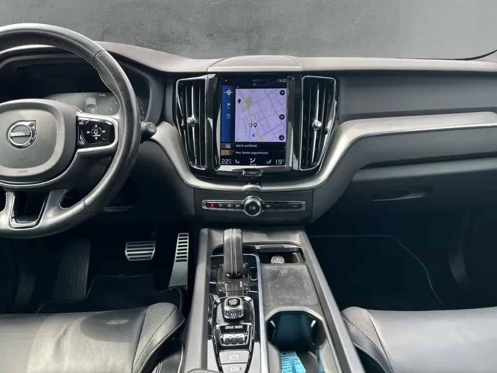 Volvo XC60 R Design 2WD B4 AHK Leder Digitales Cockpit 08/2021-photo-16