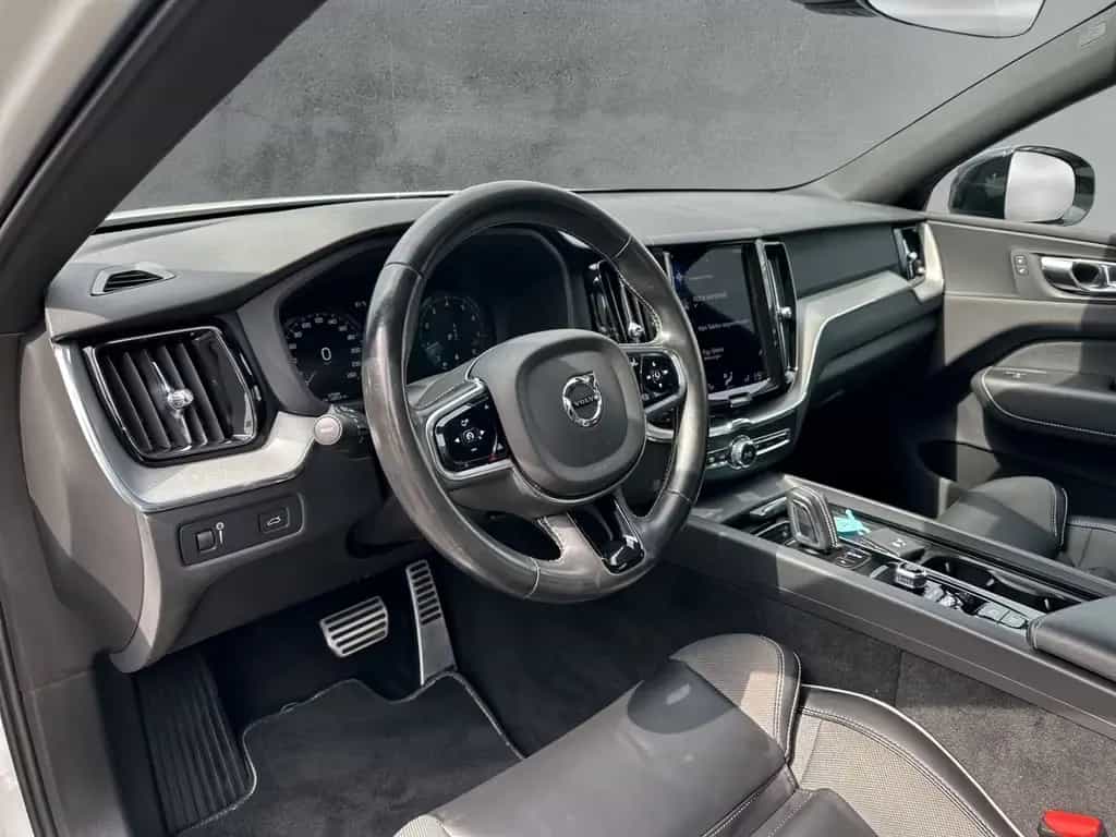 Volvo XC60 R Design 2WD B4 AHK Leder Digitales Cockpit 08/2021-photo-8