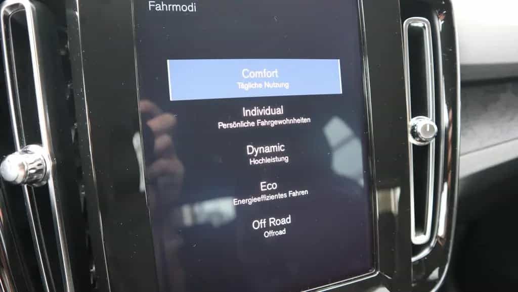 Volvo XC40 Momentum Pro-Automatik-LED-Standhzg. 05/2019-photo-17