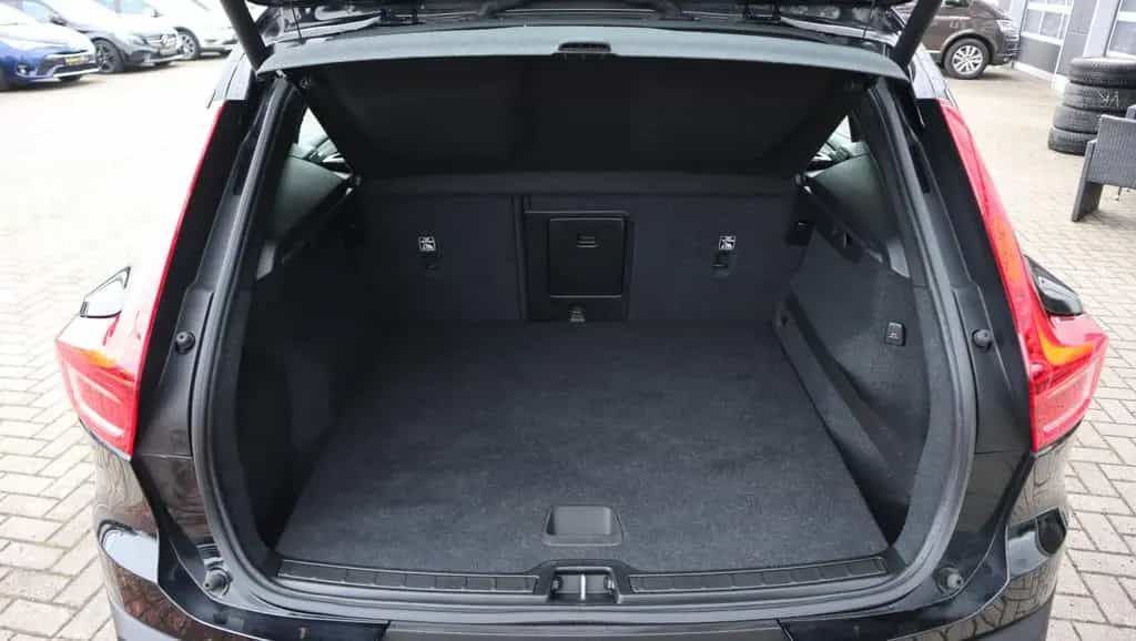 Volvo XC40 Momentum Pro-Automatik-LED-Standhzg. 05/2019-photo-28