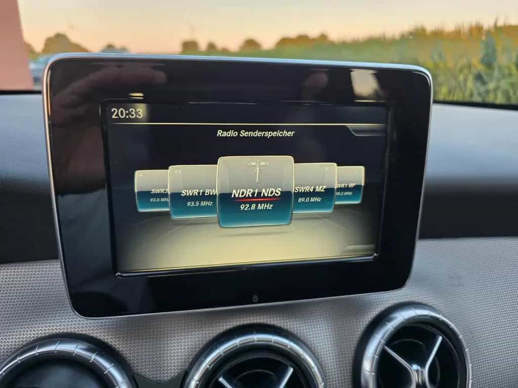 Mercedes-Benz CLA 200 Shooting Brake AT Teil Leder Navi Alu 10/2016-photo-19