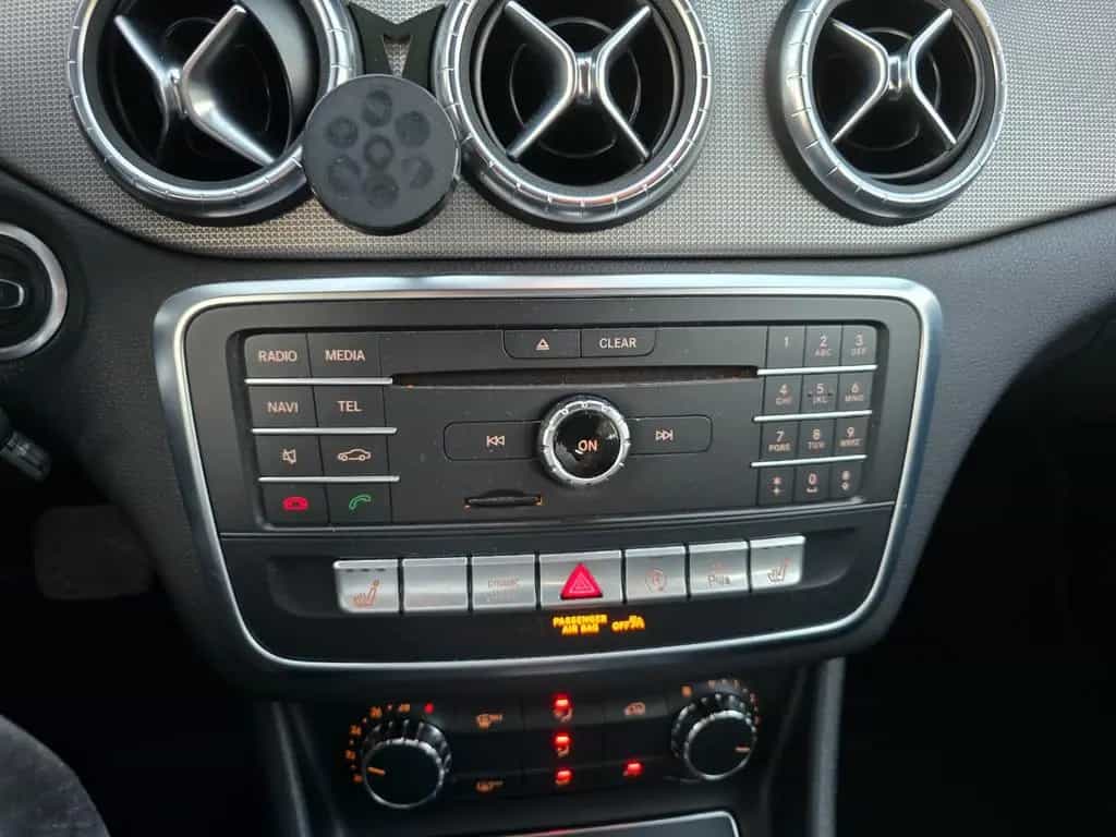 Mercedes-Benz CLA 200 Shooting Brake AT Teil Leder Navi Alu 10/2016-photo-20