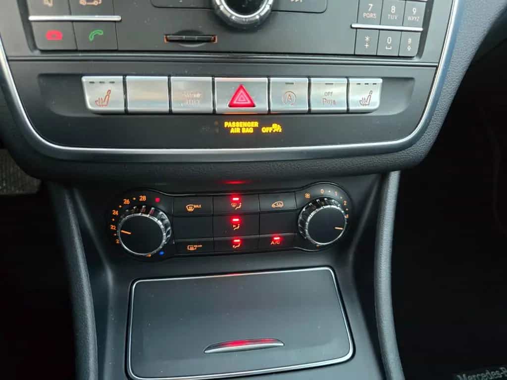 Mercedes-Benz CLA 200 Shooting Brake AT Teil Leder Navi Alu 10/2016-photo-21