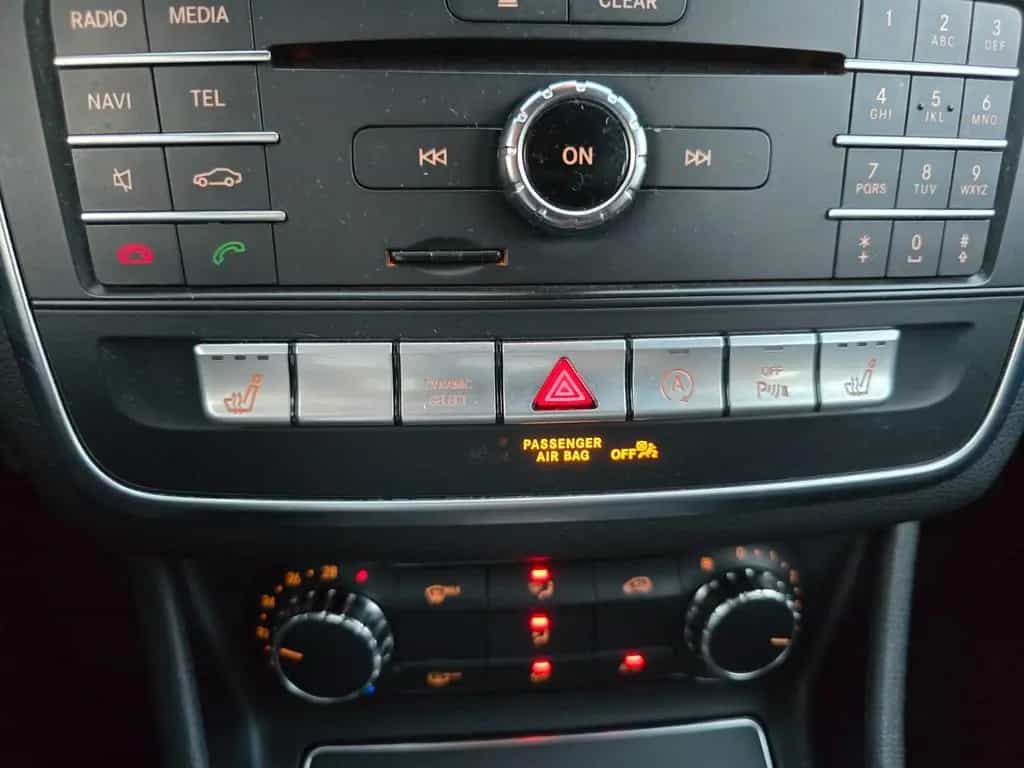 Mercedes-Benz CLA 200 Shooting Brake AT Teil Leder Navi Alu 10/2016-photo-23