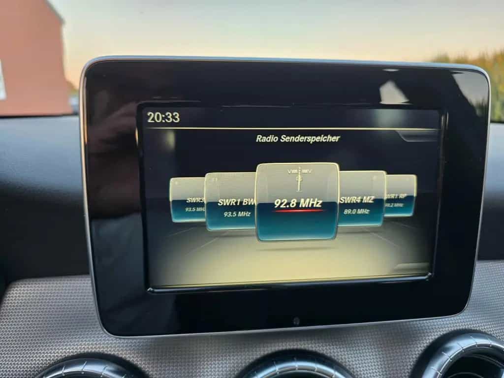Mercedes-Benz CLA 200 Shooting Brake AT Teil Leder Navi Alu 10/2016-photo-24