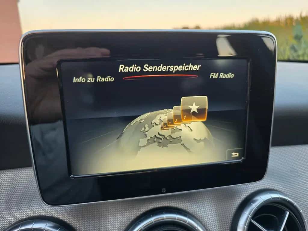 Mercedes-Benz CLA 200 Shooting Brake AT Teil Leder Navi Alu 10/2016-photo-25