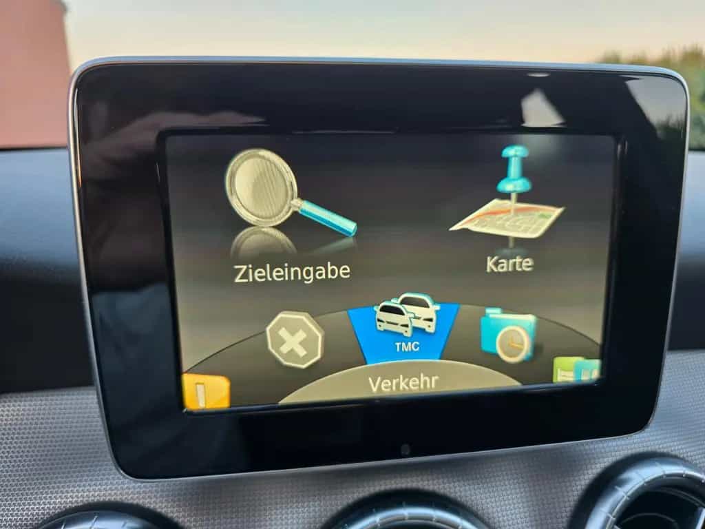 Mercedes-Benz CLA 200 Shooting Brake AT Teil Leder Navi Alu 10/2016-photo-29