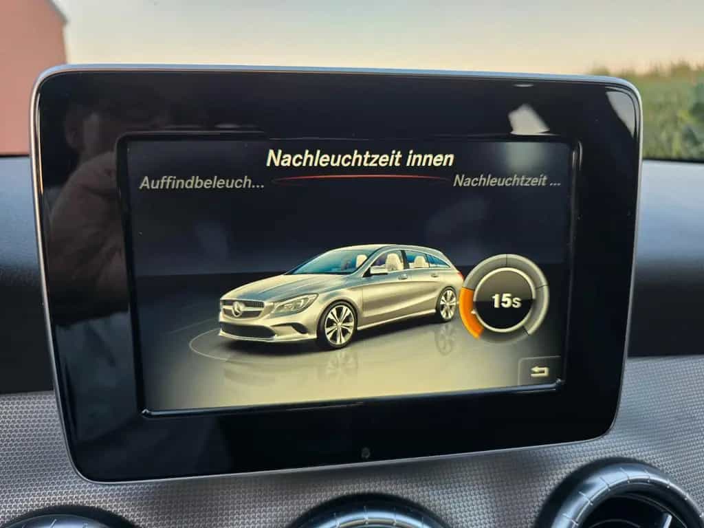 Mercedes-Benz CLA 200 Shooting Brake AT Teil Leder Navi Alu 10/2016-photo-32
