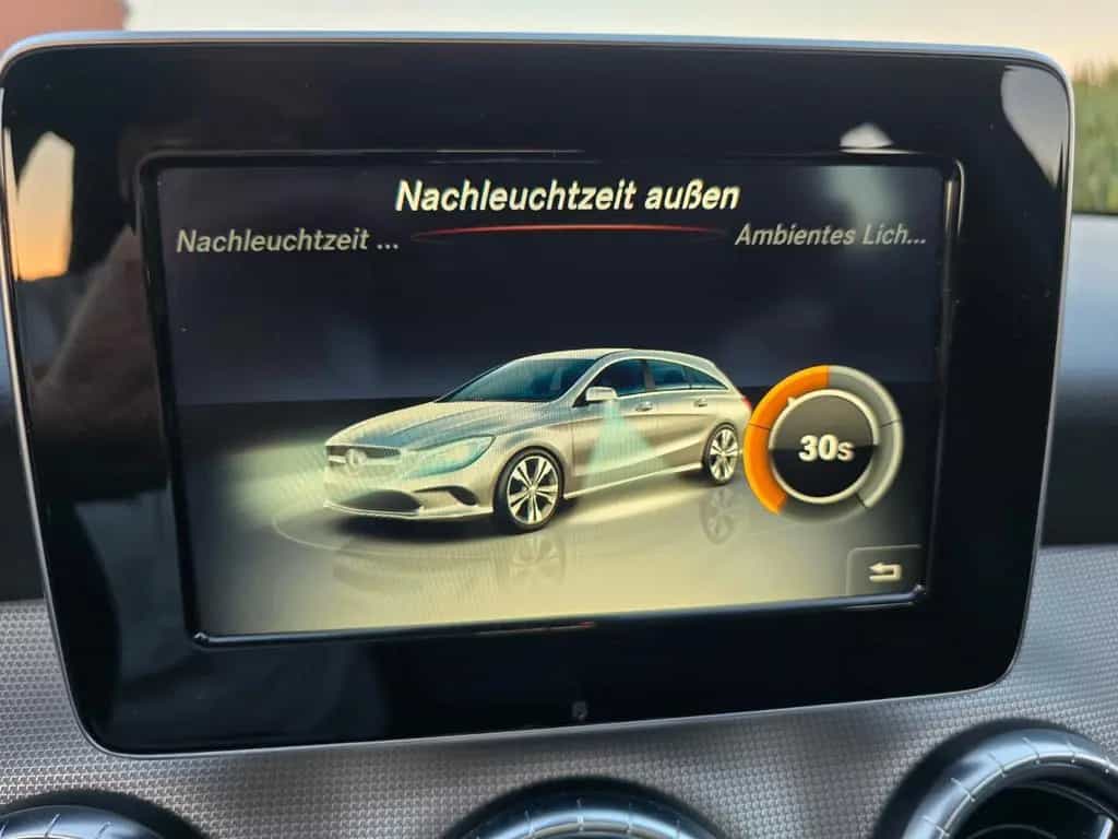 Mercedes-Benz CLA 200 Shooting Brake AT Teil Leder Navi Alu 10/2016-photo-33