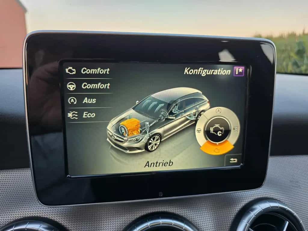 Mercedes-Benz CLA 200 Shooting Brake AT Teil Leder Navi Alu 10/2016-photo-35