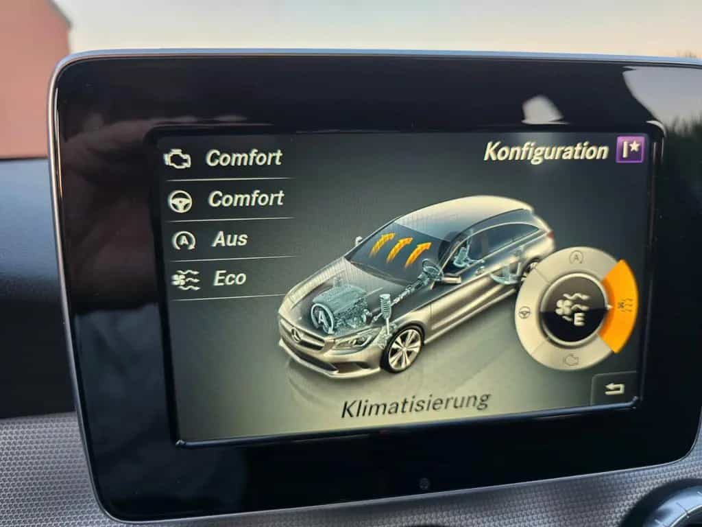 Mercedes-Benz CLA 200 Shooting Brake AT Teil Leder Navi Alu 10/2016-photo-36