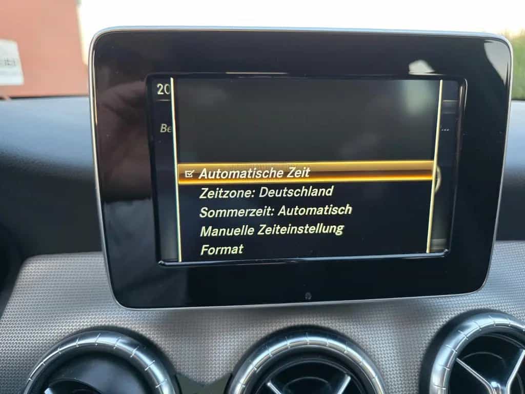 Mercedes-Benz CLA 200 Shooting Brake AT Teil Leder Navi Alu 10/2016-photo-39