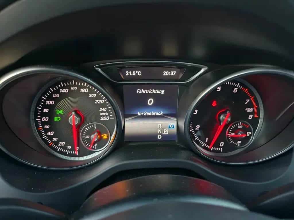 Mercedes-Benz CLA 200 Shooting Brake AT Teil Leder Navi Alu 10/2016-photo-42