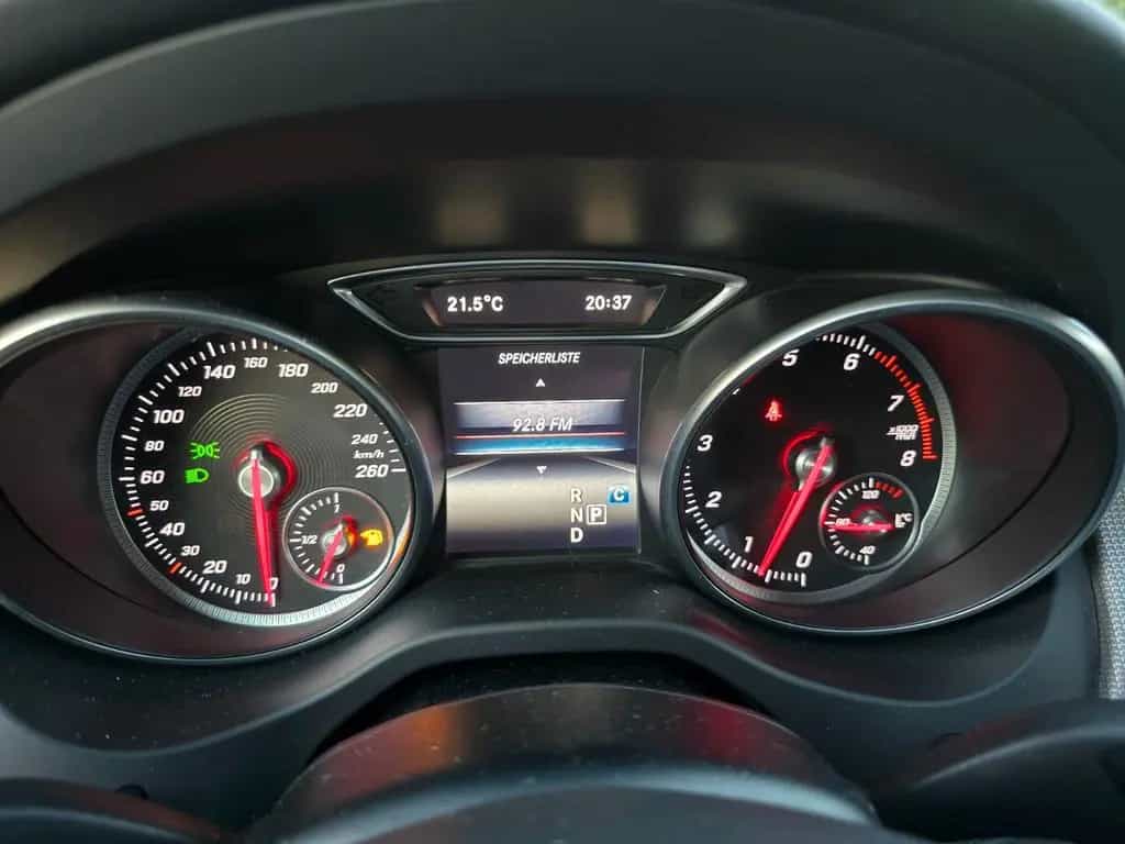 Mercedes-Benz CLA 200 Shooting Brake AT Teil Leder Navi Alu 10/2016-photo-43
