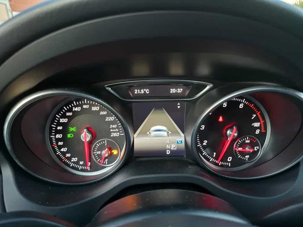 Mercedes-Benz CLA 200 Shooting Brake AT Teil Leder Navi Alu 10/2016-photo-44
